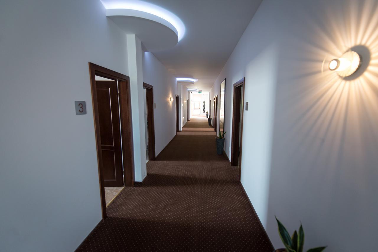 First Hotel Тчев Экстерьер фото