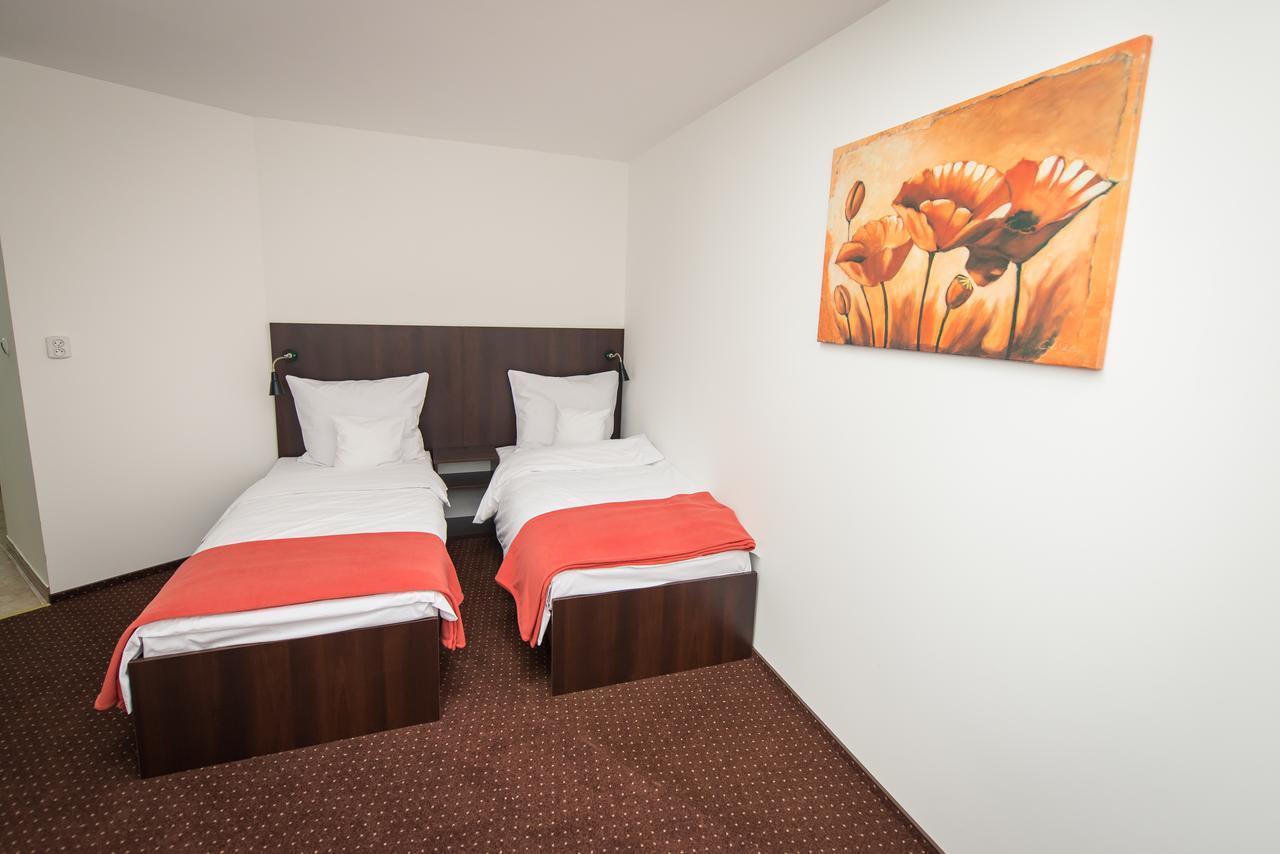 First Hotel Тчев Экстерьер фото