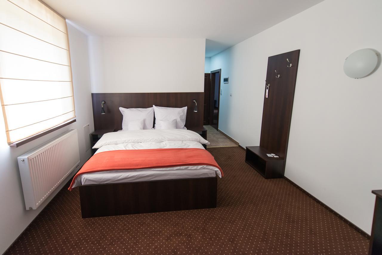 First Hotel Тчев Экстерьер фото