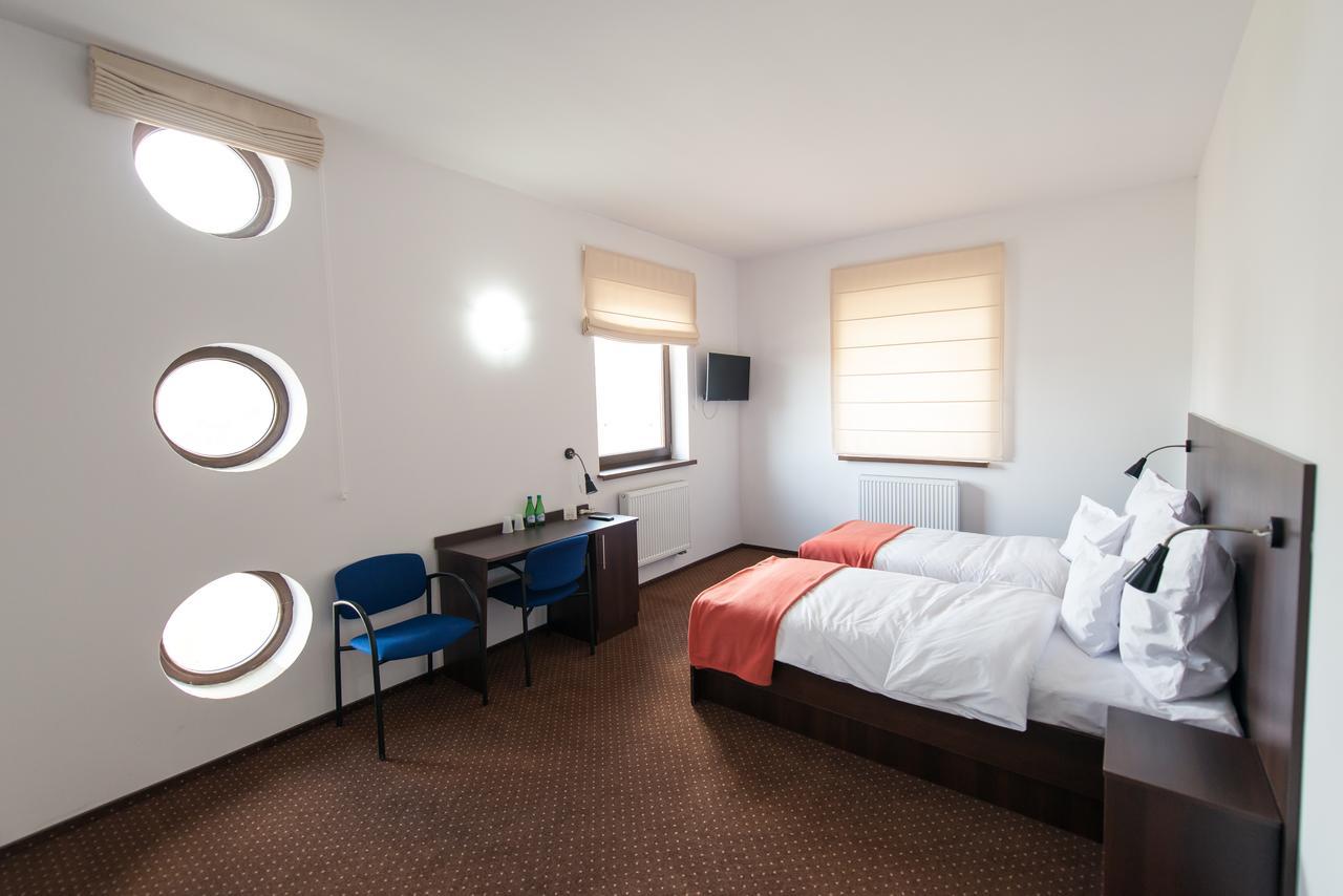 First Hotel Тчев Экстерьер фото