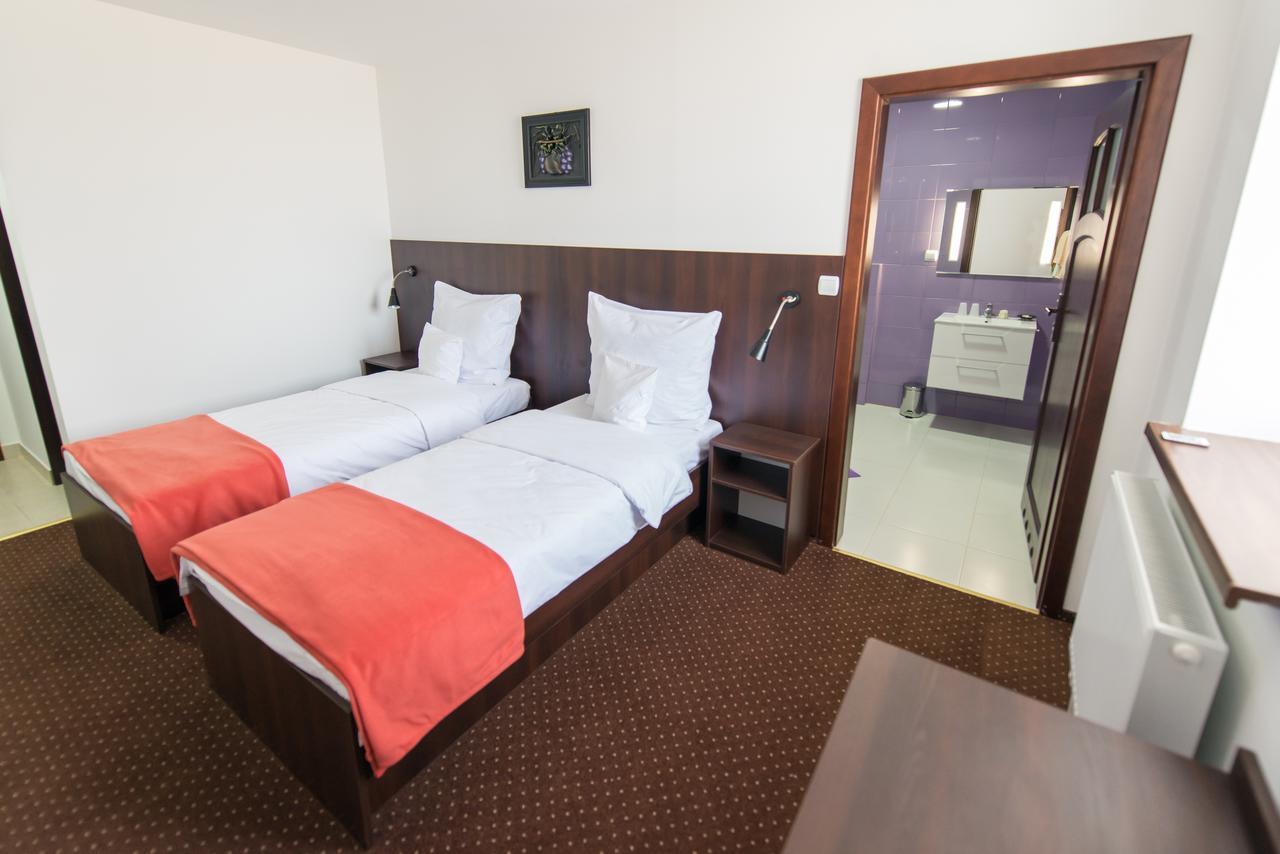 First Hotel Тчев Экстерьер фото