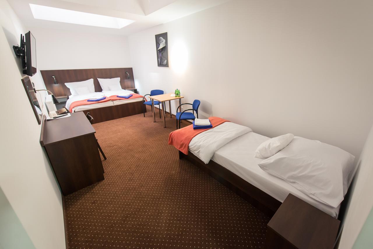 First Hotel Тчев Экстерьер фото