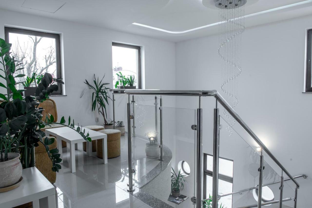 First Hotel Тчев Экстерьер фото