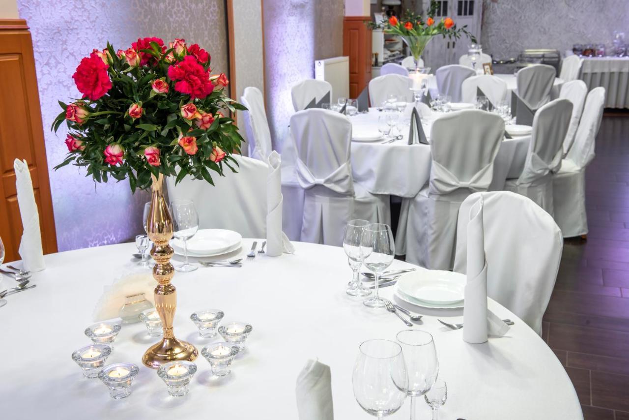 First Hotel Тчев Экстерьер фото
