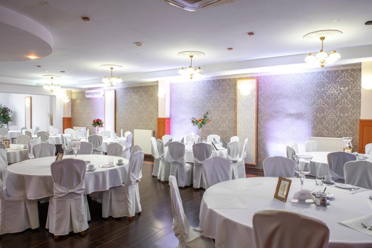First Hotel Тчев Экстерьер фото
